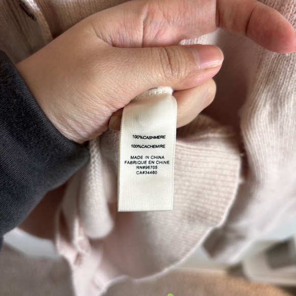 Women's 100% Cashmere Button-Up Sweater - Picture 4 of 7